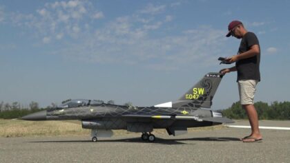RC PILOT F-16 WITH VEKTOR THRUST