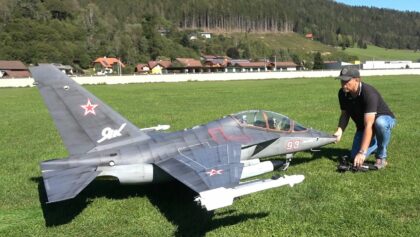 RC YAK 130 Яковлев Як-130 1/4 Scale Display Flight