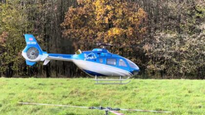 Checkflug einer Kundenmaschine nach einer Wartung . EC 135 mit