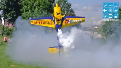 EXTREME 3D EXTRA 330SC AEROBATIC FLIGHT GERNOT BRUCKMANN MULTIPLEX AIRSHOW