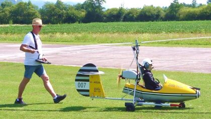 GIANT RC JAMES BOND 007 AUTOGYRO *LITTLE NELLIE*