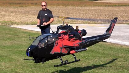 GIANT RC RED BULL COBRA TAH-1F