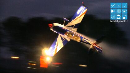 RC EXTRA 300 AEROBATIC SMOKE NIGHT FLIGHT SHOW WOLFGANG KRAHOFER