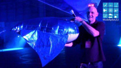 RC FLIEGENDER ROCHEN DIETMAR METZ NACHTFLUGSHOW