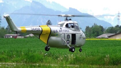 UH-19B Chickasaw USAF Sikorsky RC Scale Model Helicopter