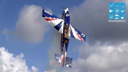 XXL RC EXTRA 300 AEROBATIC SMOKE ACTION FLIGHT BERND BESCHORNER