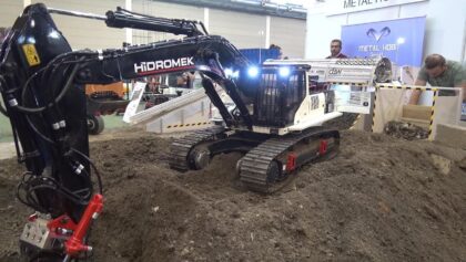 10’000$ HYDRAULIC RC TOYS HYDROMEK RC EXCAVATOR AND EARTH MOVER