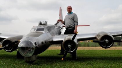 19 ft. B-17 “Flying Fortress” (Aluminum Overcast)