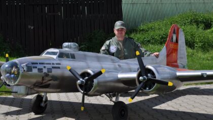 19 ft. B-17 Flying Fortress – Aluminum Overcast