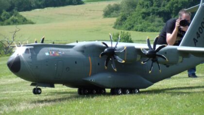AIRBUS A400M ATLAS SCALE RC MODEL SPECIAL EJECT PARACHUT JUMPER