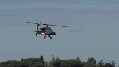 APACHE AH-64 SCALE RC MODEL RC HELICOPTER WITH BIG BANGS