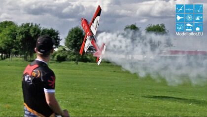 BIG RC EXTRA 330SC AEROBATIC SMOKE FLIGHT WERNER KOHLBERGER MULTIPLEX
