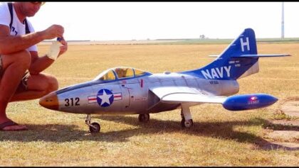 Beutiful Turbine RC GRUMMAN F9F 5 PANTHER flight demonstration at