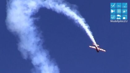 EXTRA 300L (ORIGINAL) UWE WENDT AEROBATIC AIRSHOW SMOKE FLIGHT ILA