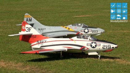 FORD F-9F COUGARS 2X F-9F COUGAR RC TURBINE JET FORMATION