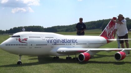 GIGANTIC RC BOEING 747 ESCORTED BY 2X CONCORDE RC TURBINE