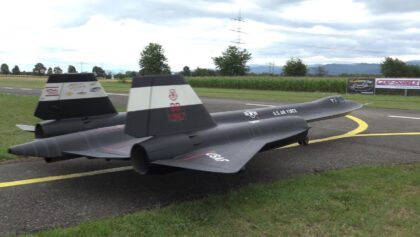 Giant Radio controlled SR-71 Blackbird twin Turbine Scale Model Jet