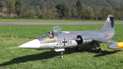 HUGE RC TURBINE JET STARFIGHTER F-104 FLIGHTDAY 2017 HAUSEN
