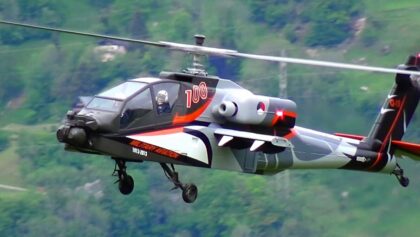 HUGE RC TURBINE MODEL HELICOPTER APACHE SCALE NETHERLANDS ROYAL AIR