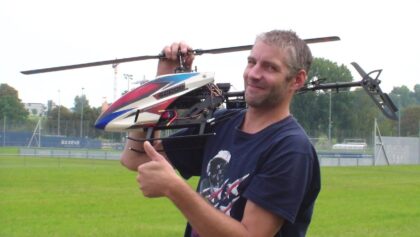 I RCHELIJET with my WALKERA V500D01 Model 3D Helicopter