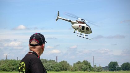 Markus Hughes 500 E vom Heli Center Berlin mit T-Rex