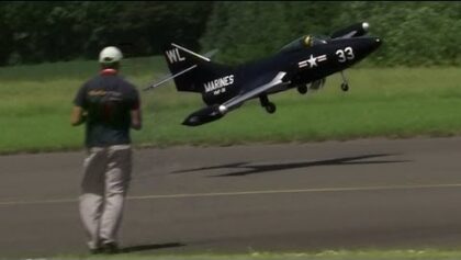 Panther F-9F – Giant 1/3.5 Scale