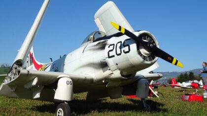 RC WARBIRD SKYRAIDER A1 SCALE MODEL AIRPLANE SCHÄNIS IG WARBIRD