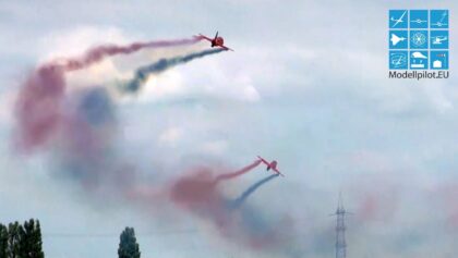 REDS DUO 2X BAE HAWK 1/4 RC TURBINE JET FORMATION