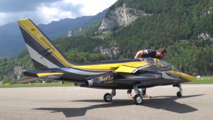 STUNNING RC ALPHA JET TWIN TURBINE JETCAT P400 MODEL SCALE