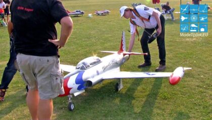 Stephan Eich fliegt die T-33 SHOOTING STAR im M 1:4,5