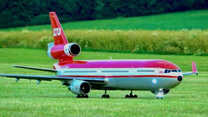 Stunning Giant RC AIRLINER !!! XL !!! RC MD 11