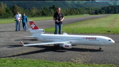 2x Huge Radio controlled Boeing MD-11 Swiss and TAM Modell