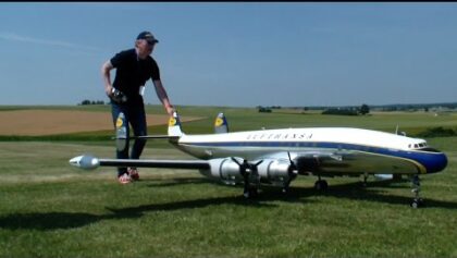 3x L-1049 Lockheed RC Super Constellation Model Airplanes fly in