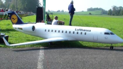 BOMBARDIER CRJ200 CANADAIR REGIONAL JET RC DOUBLE TURBINE MODEL AIRLINER