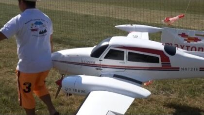 Big Radio controlled Modell Airplane Cessna Twin engined 310 Turbo