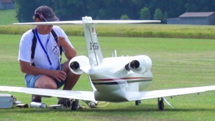 CESSNA CITATIONJET HUGE RC C-525 SCALE MODEL TURBINE JET FLIGHT