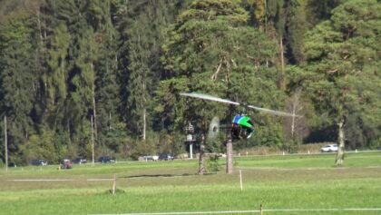 Christian mit seinem Mikado Heli