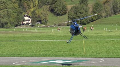 Fabian mit der Hughes 500