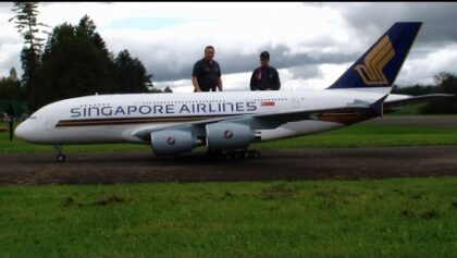 Gigantic Radio controlled Airbus Modell A-380 with 4x Kerosene Turbines