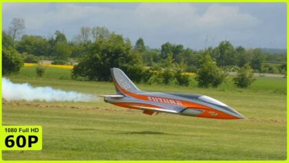 LOW PASS WITH SMOKE WITH A XXL TURBINE FUTURA JET