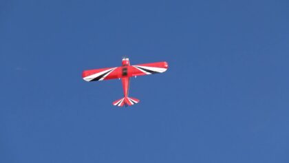 Markus Erhart fliegt gekonnt und agil die Taylercraft