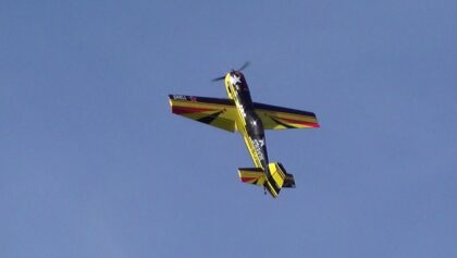 Niklas (aktuell 11 Jahre) fliegt hier eine Yak