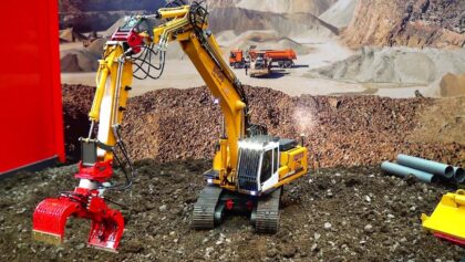 RC HYDRAULIC EXCAVATOR LIEBHERR 944B UPGRADE MULTIUSER
