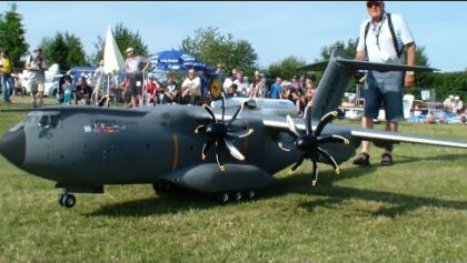 R/C PARACHUT JUMPER out the A400M, let’s fly !! RC