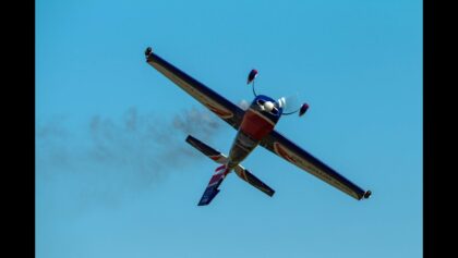 smoke-on R/C EXTRA 300 122″ 40% Grenchen 2015