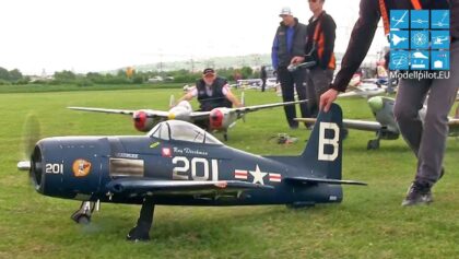 F8F BEARCAT, SPITFIRE & P-38 LIGHTNING RC WARBIRDS ACTION FLIGHT