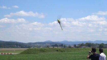 Locking Back…Unbelievable 3D Helicopter Tricks Hard at the Limit Tareq