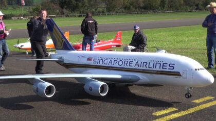 RELOADED AIRBUS RC A-380 4xTURBINE SCALE MODEL AIRLINER