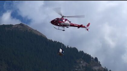 2x Air Zermatt Eurocopter AS-350 R/C Scale Helikopter with Hang