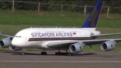 GIGANTIC A-380 RADIO CONTROLLED 4x TURBINE MODEL AIRLINER